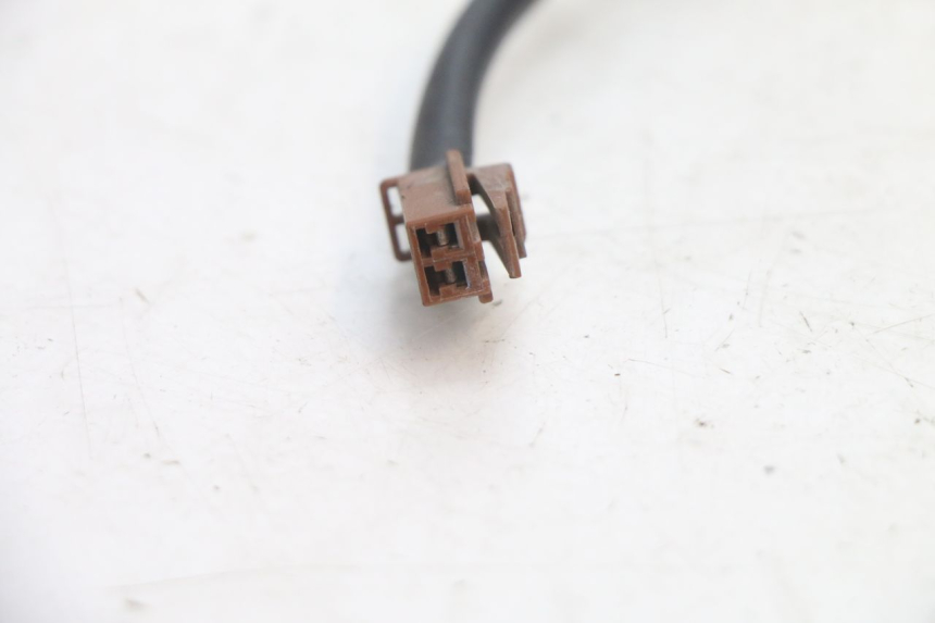 photo de STYK WŁĄCZNIKA ŚWIATEŁ STOPU TYLNEGO YAMAHA FJR 1300 (2001 - 2005) - Inny kąt widzenia
