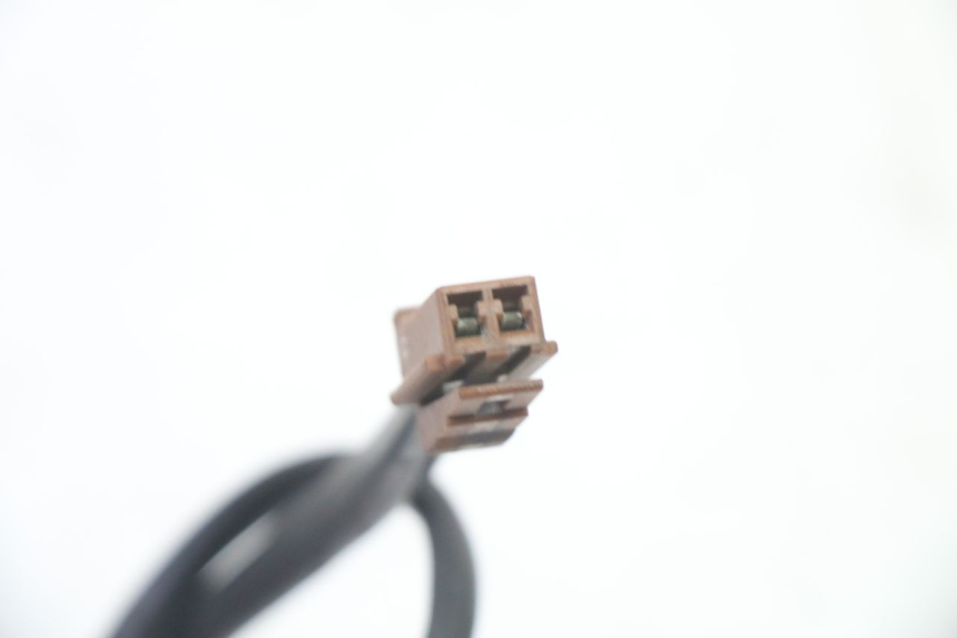 photo de Włącznik tylnego światła stopu YAMAHA FZ6 FAZER S2 600 (2007 - 2011) - Zbliżenie techniczne