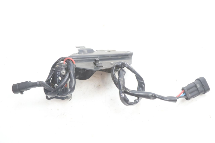 photo de STYK WŁĄCZNIKA ŚWIATEŁ STOP TYLNYCH CAN-AM SPYDER RS 1000 (2008 - 2012) - Zoom stanu zużycia