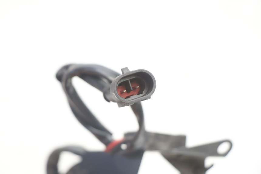 photo de STYK WŁĄCZNIKA ŚWIATEŁ STOP TYLNYCH CAN-AM SPYDER RS 1000 (2008 - 2012) - Zbliżenie techniczne