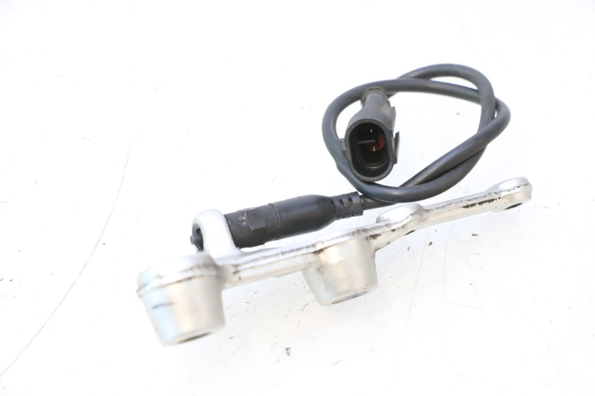 photo de STYK WŁĄCZNIKA ŚWIATEŁ STOPU TYLNEGO DUCATI SS IE DS CARENEE 1000 (2002 - 2006) - Inny kąt widzenia