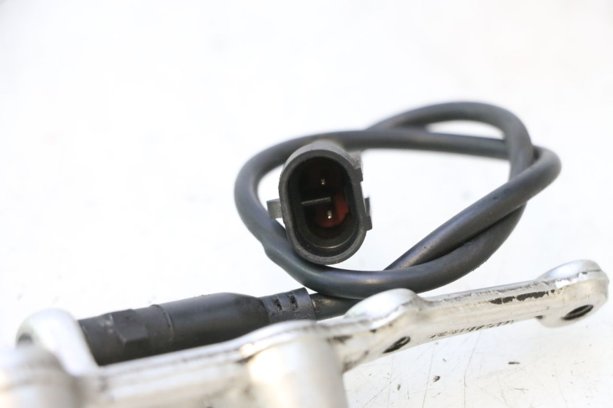 photo de STYK WŁĄCZNIKA ŚWIATEŁ STOPU TYLNEGO DUCATI SS IE DS CARENEE 1000 (2002 - 2006) - Zbliżenie techniczne
