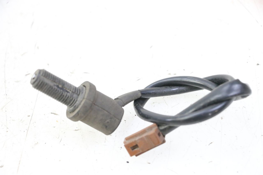 photo de Włącznik tylnego światła stopu YAMAHA TDM ABS 900 (2002 - 2014) - Zoom stanu zużycia