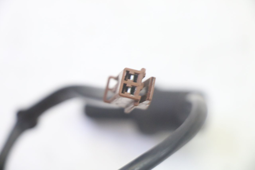 photo de Włącznik tylnego światła stopu YAMAHA TDM ABS 900 (2002 - 2014) - Zbliżenie techniczne