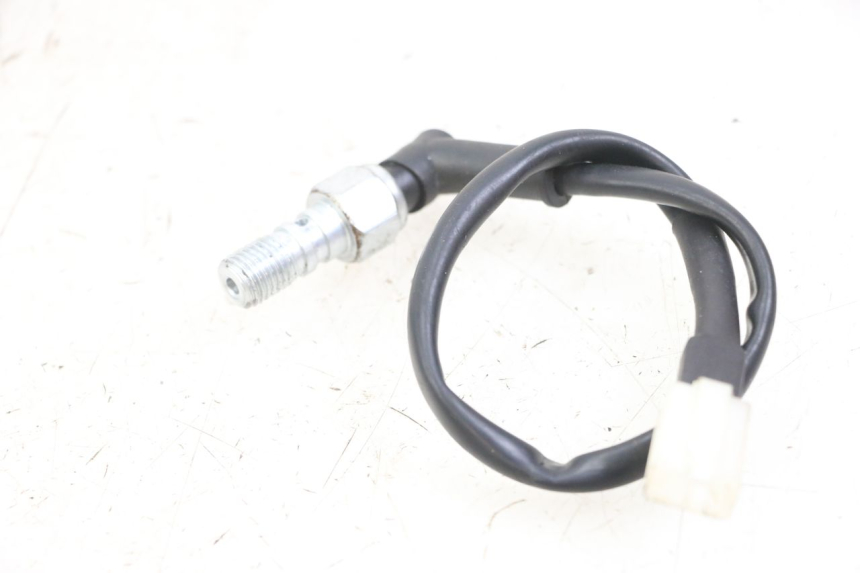 photo de Włącznik tylnego światła stopu VENT DERAPAGE 50 (2018 - 2023) - Zoom stanu zużycia