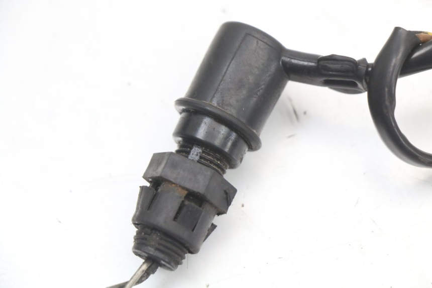 photo de Włącznik tylnego światła stopu YAMAHA XJ F 900 (1983 - 1994) - Zbliżenie techniczne