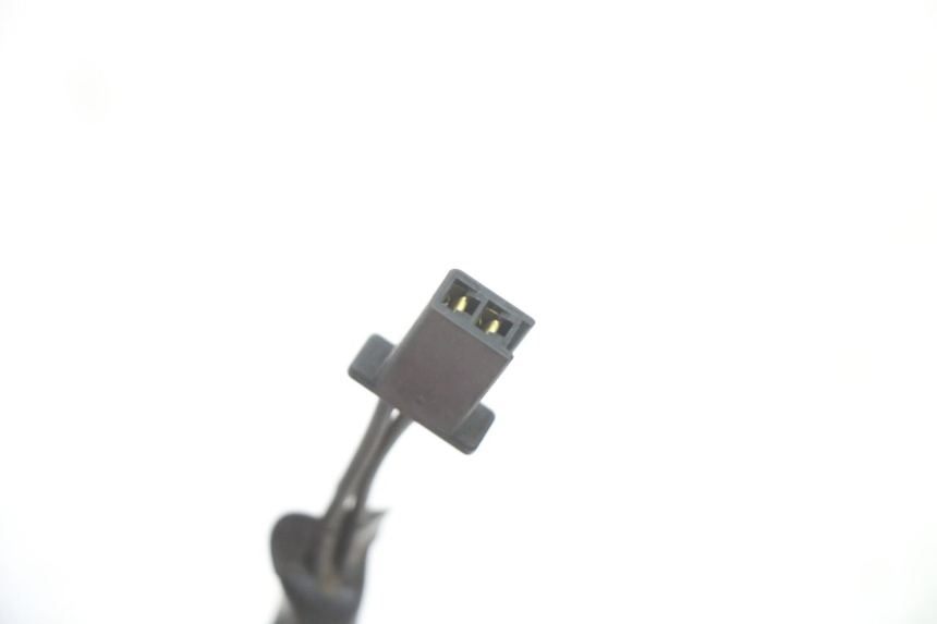 photo de Włącznik tylnego światła stopu HONDA XLV VARADERO 125 (2000 - 2006) - Zbliżenie techniczne