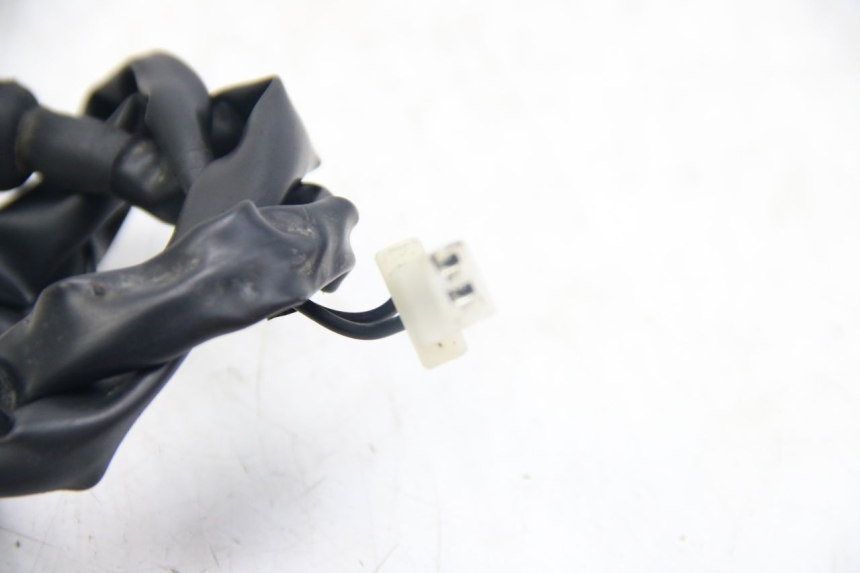 photo de Włącznik tylnego światła stopu HONDA XR L 125 (2003 - 2007) - Zbliżenie techniczne