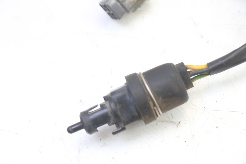 photo de Włącznik tylnego światła stopu YAMAHA YFM BRUIN 350 (2003 - 2009) - Zoom stanu zużycia