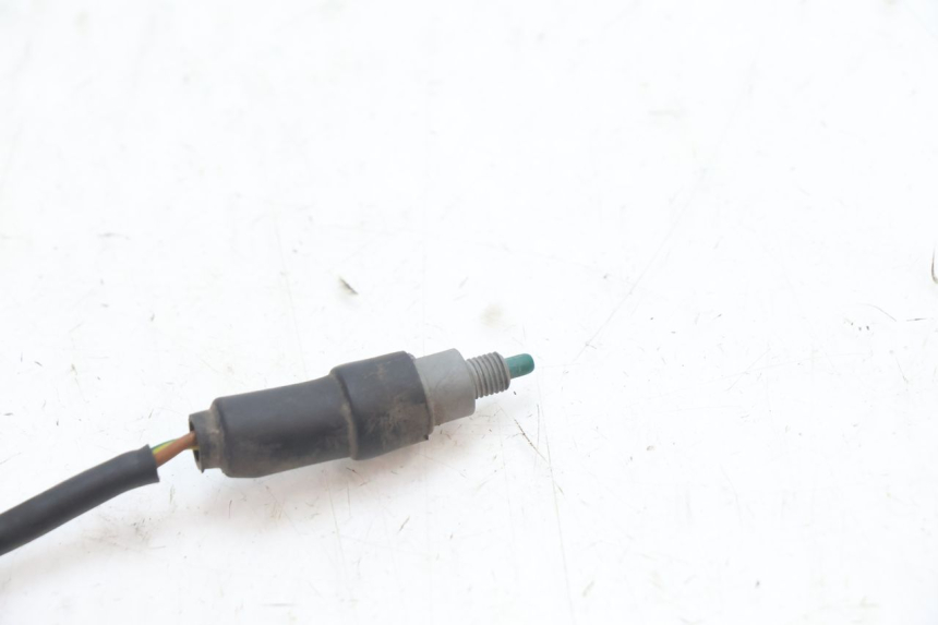 photo de Włącznik światła stopu MBK BOOSTER SPIRIT 50 (2004 - 2017) - Zoom stanu zużycia