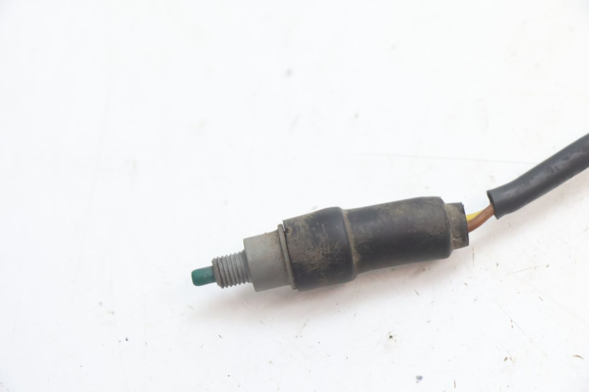 photo de Włącznik światła stopu MBK BOOSTER SPIRIT 50 (2004 - 2017) - Zbliżenie techniczne