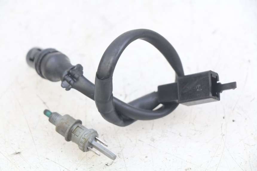 photo de Włącznik światła stopu YAMAHA BW'S EASY 50 (2013 - 2016) - Zoom stanu zużycia