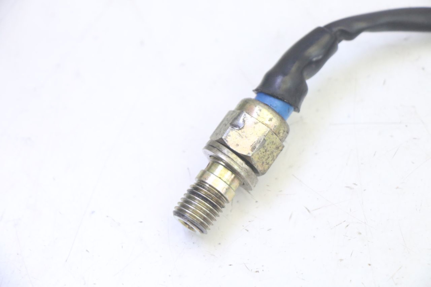 photo de WŁĄCZNIK ŚWIATEŁ STOP PRAWY ADIVA AD3 300 (2014 - 2020) - Zoom stanu zużycia