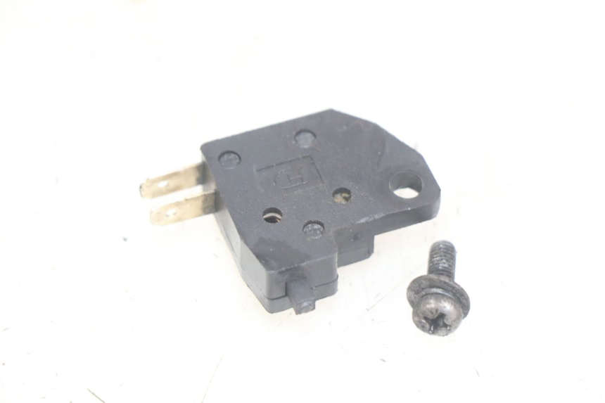 photo de WŁĄCZNIK ŚWIATEŁ STOP PRAWY KYMCO AGILITY 4T 50 (2005 - 2018) - Widok główny