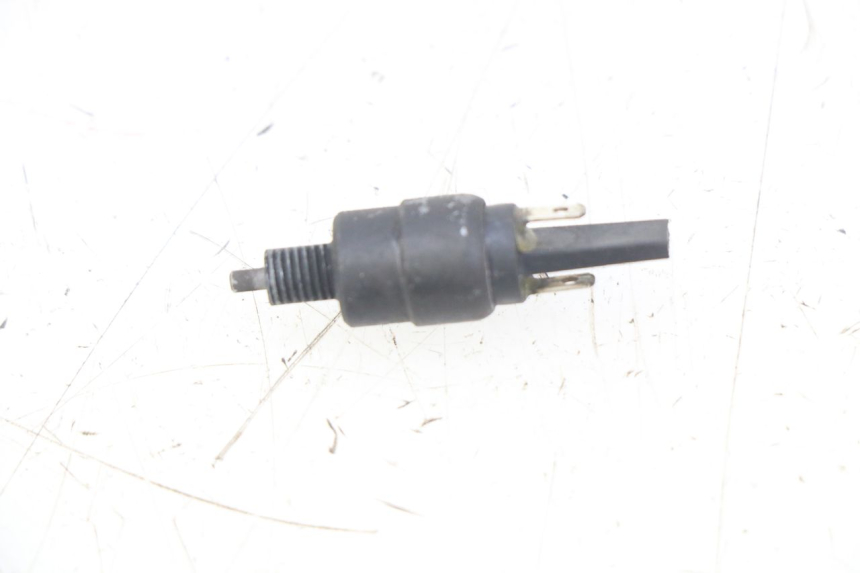 photo de WŁĄCZNIK ŚWIATEŁ STOP PRAWY APRILIA ATLANTIC 500 (2002 - 2003) - Zoom stanu zużycia