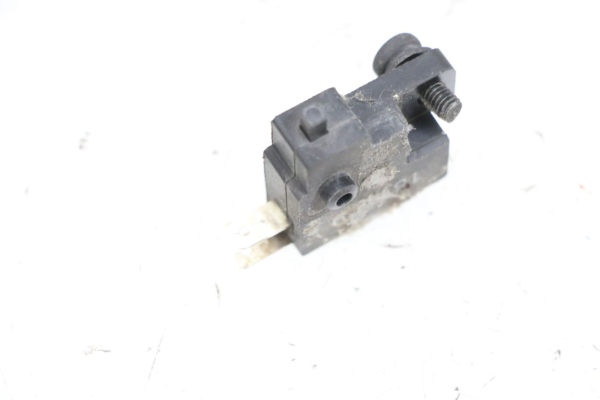 photo de WŁĄCZNIK ŚWIATEŁ STOP PRAWY MAG POWER BOMBERS 4T 50 (2016 - 2026) - Zoom stanu zużycia