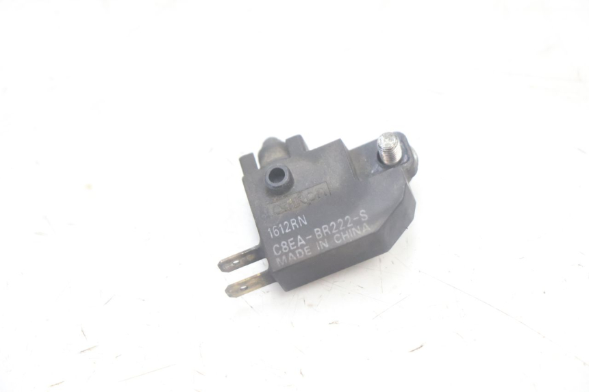 photo de WŁĄCZNIK ŚWIATEŁ STOP PRAWY SUZUKI BURGMAN EXECUTIVE ABS 650 (2006 - 2012) - Zoom stanu zużycia