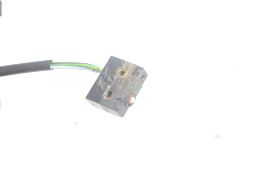 photo de WŁĄCZNIK ŚWIATEŁ STOP PRAWY BMW C1 125 (2000 - 2003) - Zoom stanu zużycia