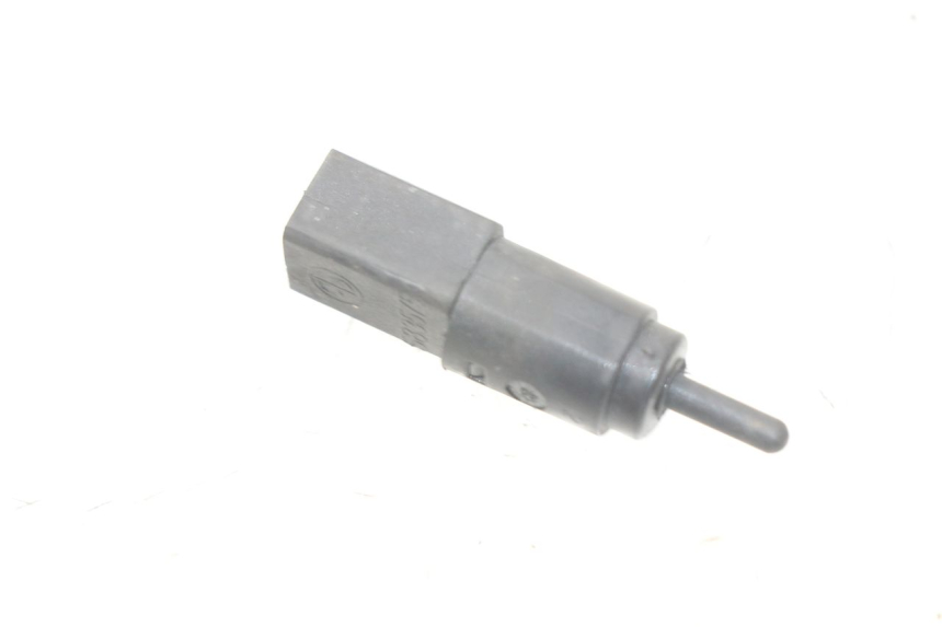 photo de WŁĄCZNIK ŚWIATEŁ STOP PRAWY PIAGGIO CARNABY 125 (2007 - 2011) - Widok główny