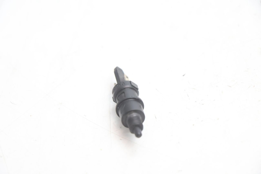photo de PRAWO WYŁĄCZNIK ŚWIATEŁ STOP HM HONDA CRM DERAPAGE RR 50 (2006 - 2017) - Zoom stanu zużycia