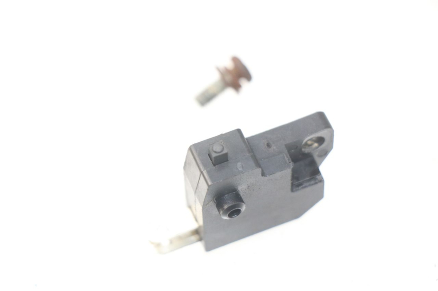 photo de WŁĄCZNIK ŚWIATEŁ STOP PRAWY SYM CROX 4T 50 (2016 - 2023) - Szczegół części