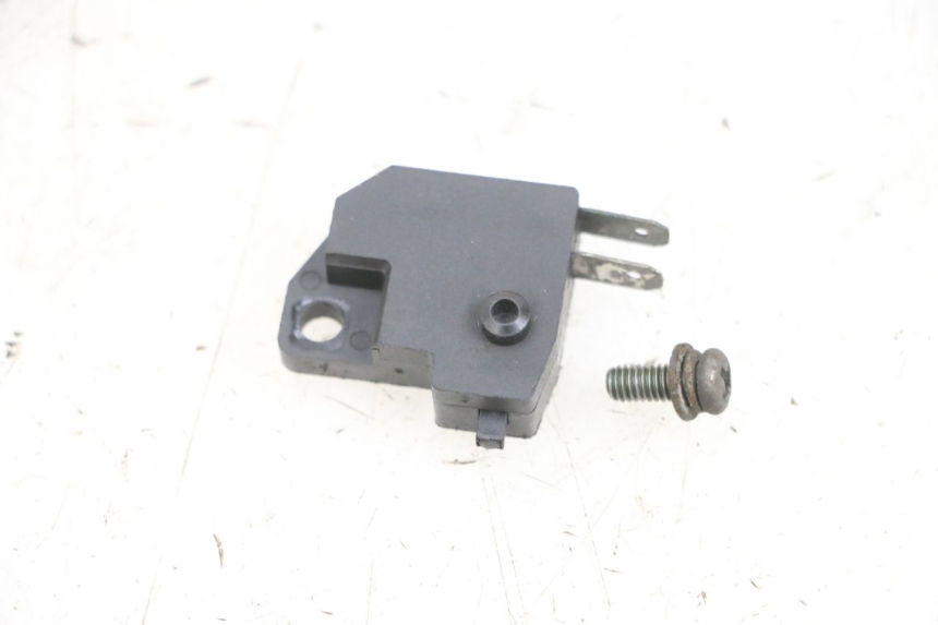 photo de WŁĄCZNIK ŚWIATEŁ STOP PRAWY SYM CROX 4T 50 (2016 - 2023) - Zoom stanu zużycia