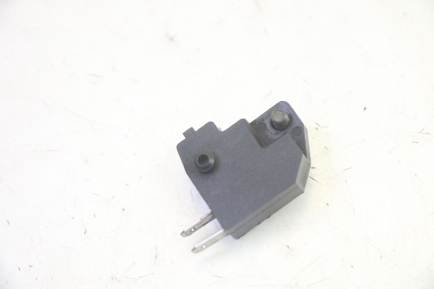 photo de WŁĄCZNIK ŚWIATEŁ STOP PRAWY SYM CROX 4T 50 (2016 - 2023) - Zoom stanu zużycia