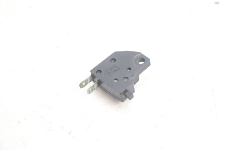 photo de PRAWO WYŁĄCZNIK ŚWIATŁA STOP CF MOTO E-CHARM 125 (2005 - 2008) - Szczegół części