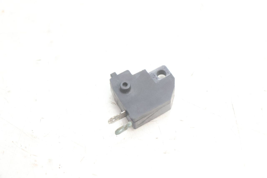 photo de PRAWO WYŁĄCZNIK ŚWIATŁA STOP CF MOTO E-CHARM 125 (2005 - 2008) - Zoom stanu zużycia