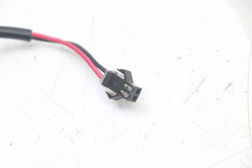 photo de WŁĄCZNIK ŚWIATEŁ STOP PRAWY WAYSCRAL E-START 1 (2018 - 2022) - Punkty mocowania