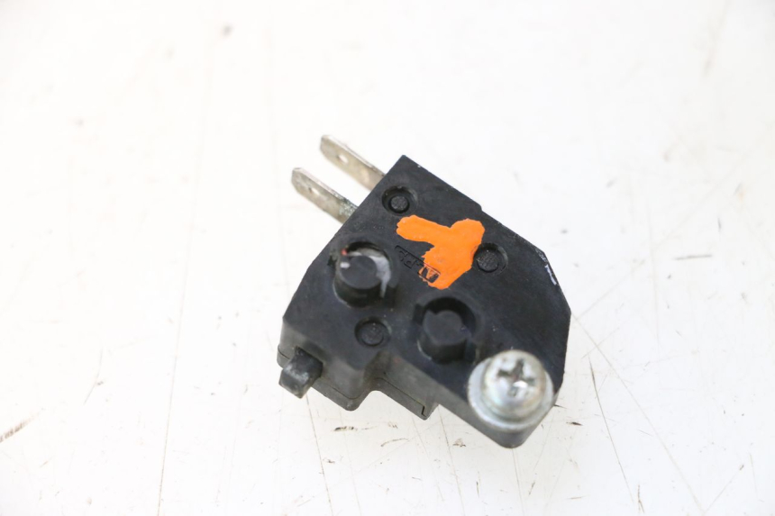 photo de PRAWO WYŁĄCZNIK ŚWIATŁA STOP KAWASAKI ER-6 ER6 N 650 (2005 - 2009) - Zoom stanu zużycia