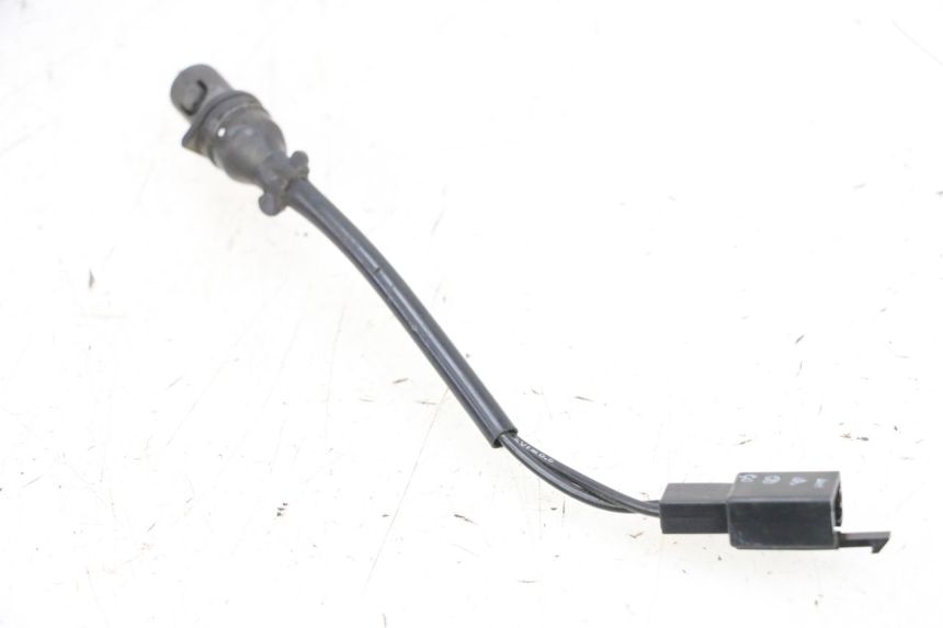 photo de WŁĄCZNIK ŚWIATEŁ STOP PRAWY MBK FLIPPER 115 (2013 - 2017) - Zoom stanu zużycia