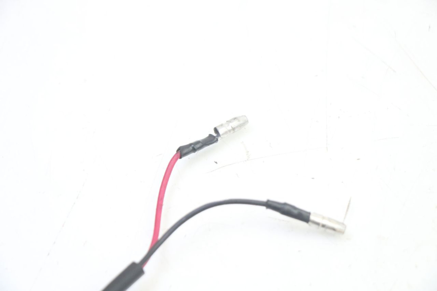 photo de WŁĄCZNIK ŚWIATEŁ STOP PRAWY VENESI FLY RETRO 4T 50 (2020 - 2025) - Punkty mocowania