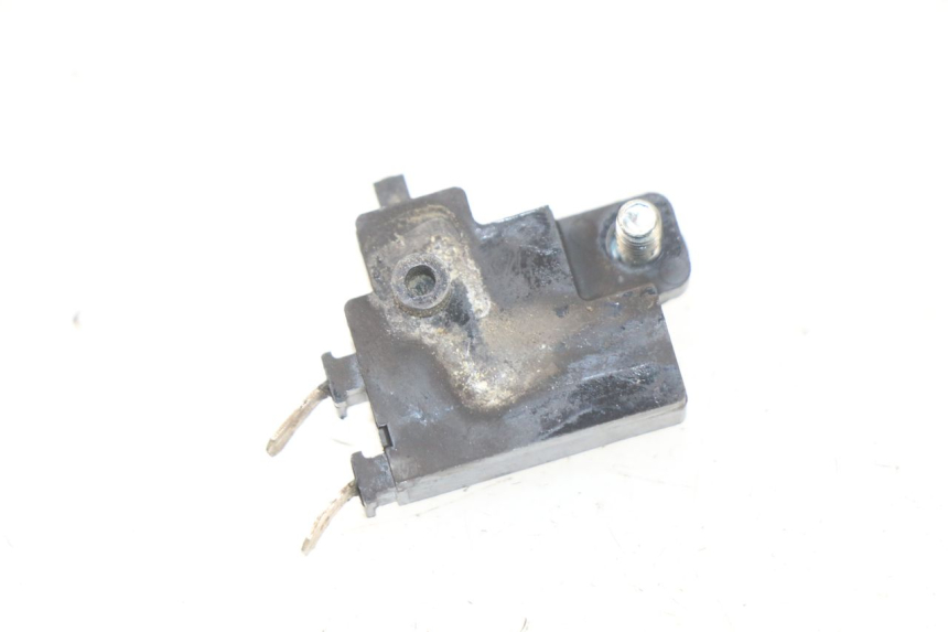 photo de WŁĄCZNIK ŚWIATEŁ STOP PRAWY YAMAHA FZ8 800 (2010 - 2016) - Zoom stanu zużycia