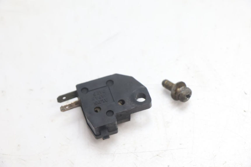 photo de STYK ŚWIATEŁ STOP PRAWY KAWASAKI GPX F ZX750F 750 (1986 - 1990) - Zoom stanu zużycia