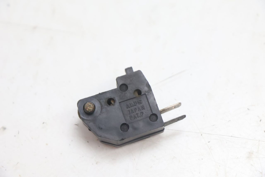 photo de STYK ŚWIATEŁ STOP PRAWY KAWASAKI GPX F ZX750F 750 (1986 - 1990) - Inny kąt widzenia