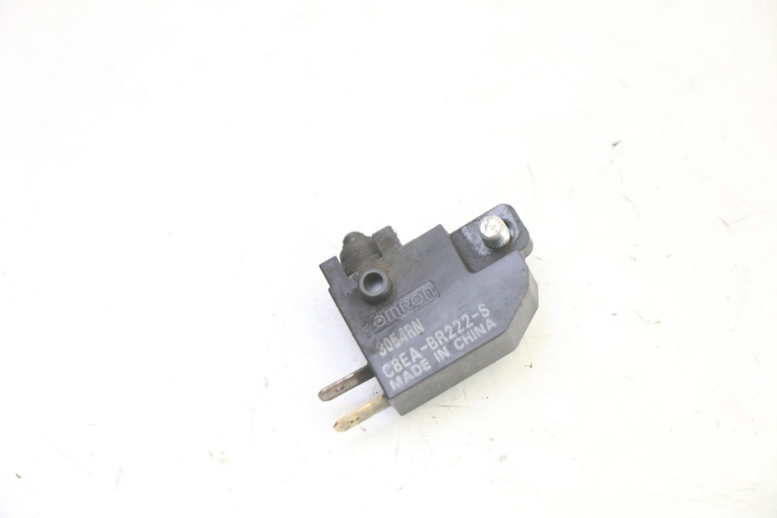 photo de WŁĄCZNIK ŚWIATEŁ STOP PRAWY SUZUKI GSR 750 (2011 - 2017) - Zoom stanu zużycia