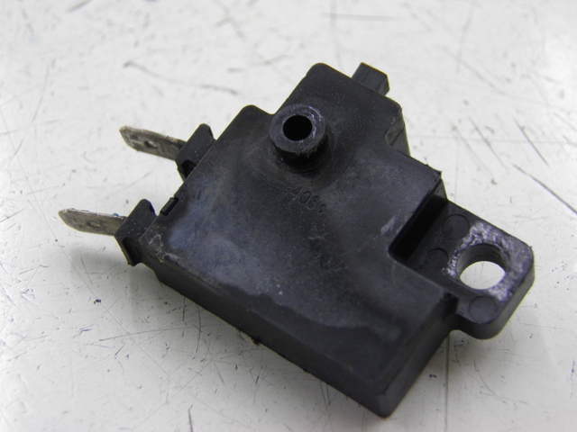 photo de WŁĄCZNIK ŚWIATEŁ STOP PRAWY HONDA CG 125 (2005 - 2007) - Szczegół części