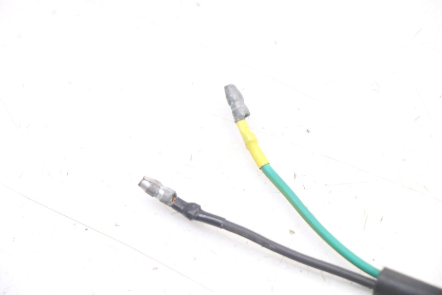 photo de WŁĄCZNIK ŚWIATEŁ STOP PRAWY KYMCO PEOPLE S 125 (2000 - 2008) - Zbliżenie techniczne