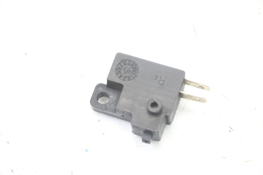 photo de WŁĄCZNIK ŚWIATEŁ STOP PRAWY KYMCO XCITING 500 (2007 - 2010) - Inny kąt widzenia