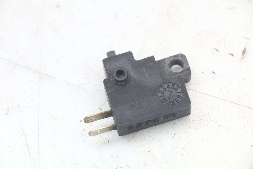 photo de Włącznik światła stopu prawy SYM MIO 50 (2011 - 2017) - Zoom stanu zużycia