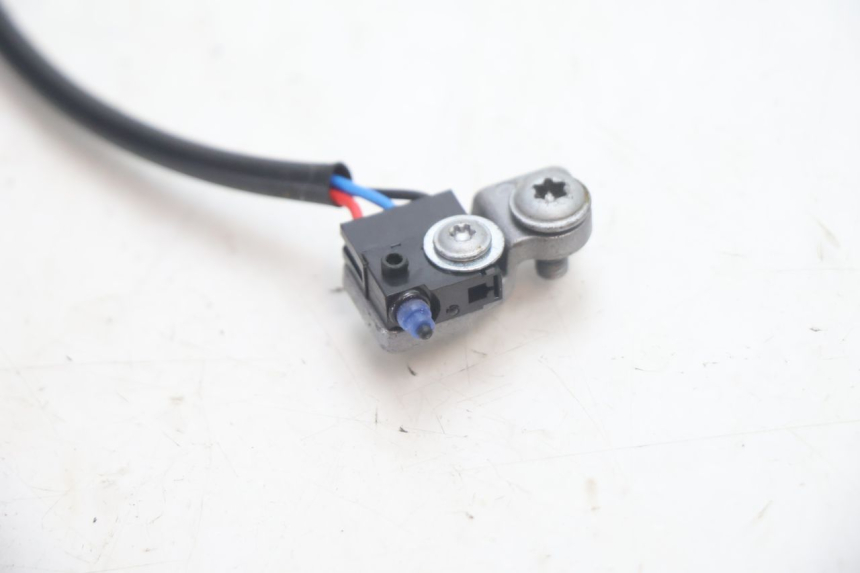 photo de PRAWO WYŁĄCZNIK ŚWIATŁA STOP PIAGGIO MP3 HPE 530 (2022 - 2026) - Zoom stanu zużycia