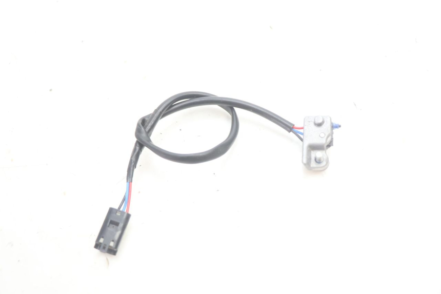 photo de PRAWO WYŁĄCZNIK ŚWIATŁA STOP PIAGGIO MP3 HPE 530 (2022 - 2026) - Zbliżenie techniczne