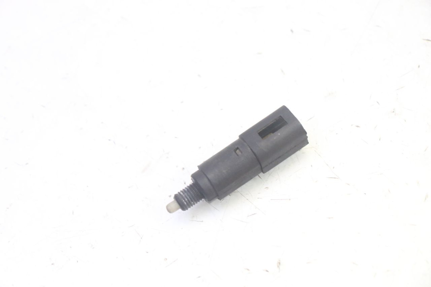 photo de WŁĄCZNIK ŚWIATEŁ STOP PRAWY PIAGGIO MP3 125 (2006 - 2014) - Widok główny