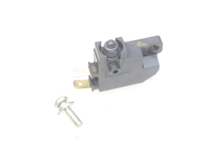 photo de WŁĄCZNIK ŚWIATEŁ STOP PRAWY YAMAHA N-MAX NMAX 125 (2017 - 2020) - Szczegół części