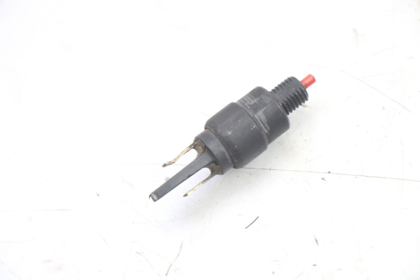 photo de Włącznik światła stopu prawy PIAGGIO NEW TYPHOON 50 (2018 - 2021) - Zoom stanu zużycia