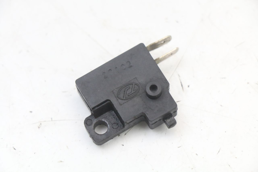 photo de WŁĄCZNIK ŚWIATEŁ STOP PRAWY MOTO GUZZI NORGE 8V GT 1200 (2011 - 2016) - Szczegół części