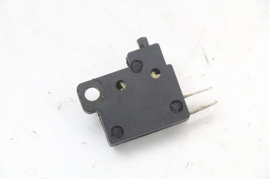 photo de WŁĄCZNIK ŚWIATEŁ STOP PRAWY MOTO GUZZI NORGE 8V GT 1200 (2011 - 2016) - Zoom stanu zużycia