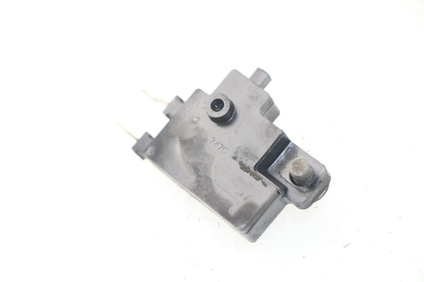 photo de WŁĄCZNIK ŚWIATEŁ STOP PRAWY HONDA NSS EX FORZA 250 (2005 - 2013) - Zoom stanu zużycia