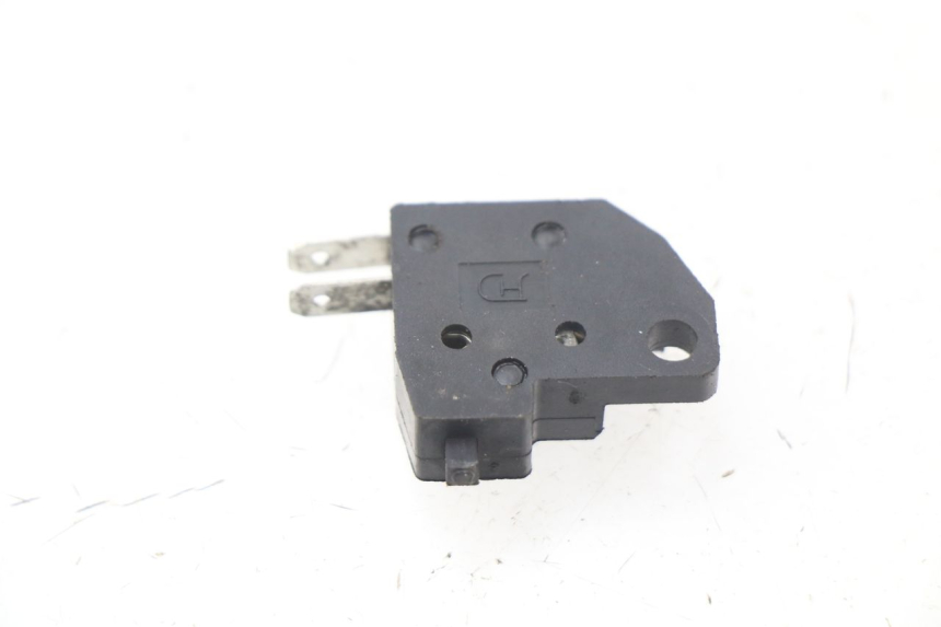 photo de WŁĄCZNIK ŚWIATEŁ STOP PRAWY SYM ORBIT 2 4T 50 (2018 - 2022) - Zoom stanu zużycia